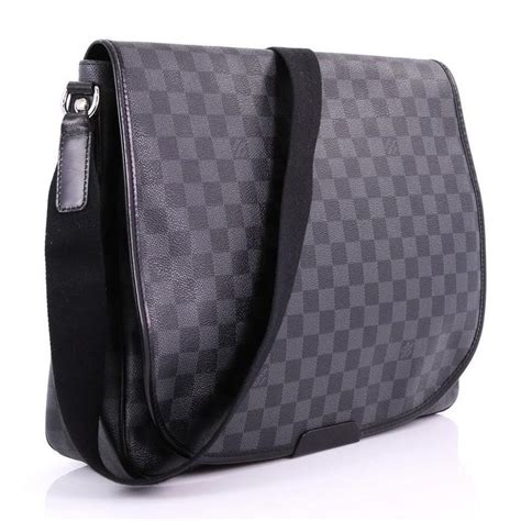 louis vuitton damier graphite daniel gm messenger bag